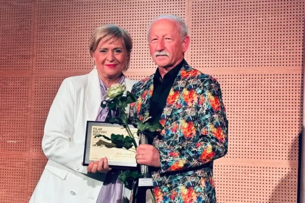 Jerzy Wojciechowski z nagrodą Filar Kultury w Ostrowie Wielkopolskim