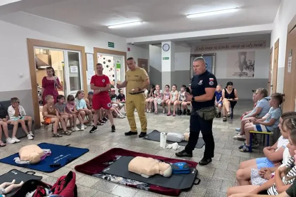 Tydzień dla Bezpieczeństwa – akcja profilaktyczna w szkole z udziałem strażaków i policji