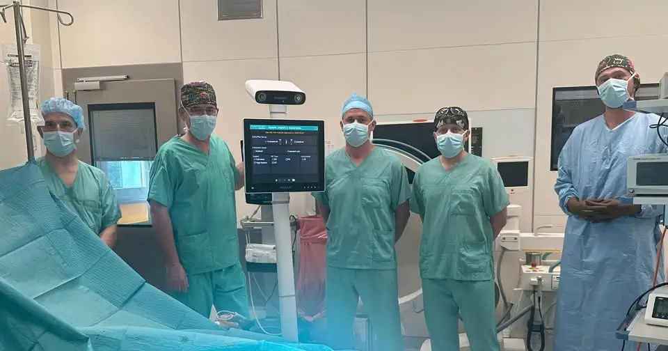 Robot pomaga w endoprotezoplastyce kolana – nowa technologia w szpitalu