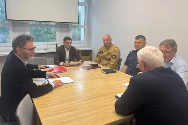 Gwałtowne ulewy w Ostrowie Wielkopolskim – sztab kryzysowy w akcji