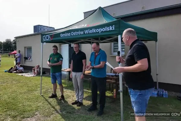 Siedemnaście drużyn walczyło o medale w Mistrzostwach Gminy Ostrów Wielkopolski w siatkówce