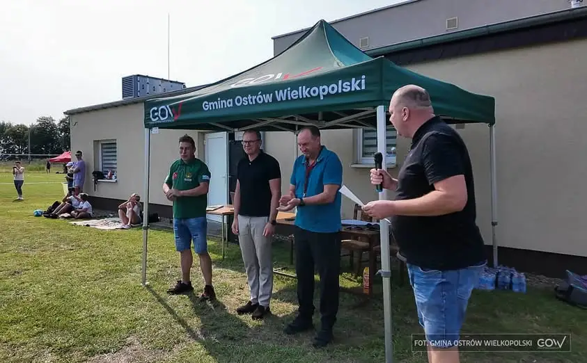 Siedemnaście drużyn walczyło o medale w Mistrzostwach Gminy Ostrów Wielkopolski w siatkówce