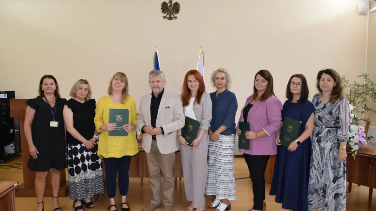 Wójt Gminy Sośnie wręczył akty nadania stopnia nauczyciela mianowanego