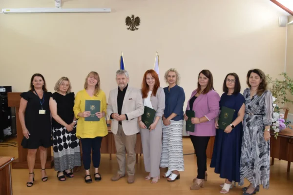 Wójt Gminy Sośnie wręczył akty nadania stopnia nauczyciela mianowanego