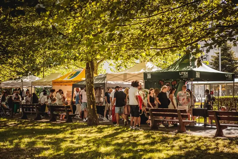 Weekend w Parku Miejskim: Kiermasz Sztuki przyciągnął tłumy