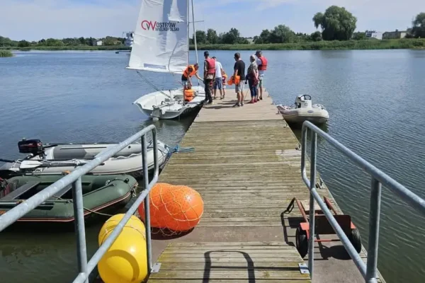 Bezpłatne rejsy żaglówką na Piaskach w Ostrowie Wielkopolskim – jutro start