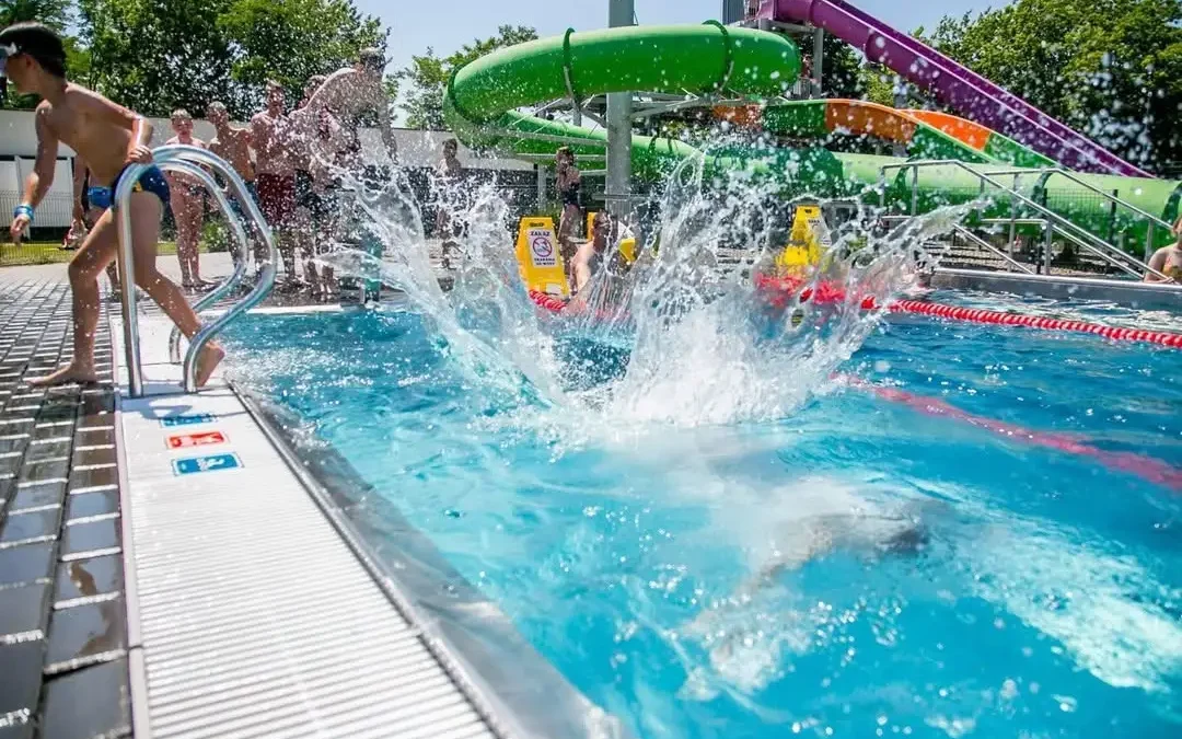 Basen Olimpijska w Ostrowie Wielkopolskim czynny do 22:00 – idealny pomysł na niedzielę