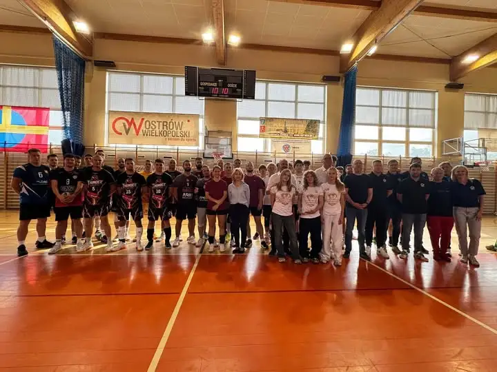 Amatorska Liga Ostrowskiej Siatkówki wystartowała w SP nr 7