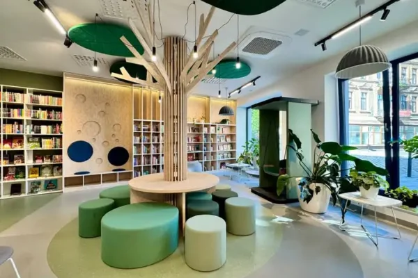 Filia nr 2 w Ostrowie Wielkopolskim – biblioteka z winylami, grami i magicznym drzewem