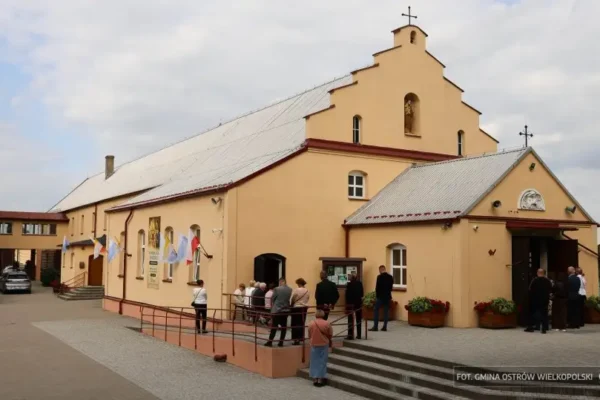 Sadowie ma nowe sanktuarium. Biskup kaliski konsekrował kościół Chrystusa Króla