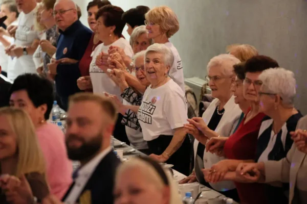 Jesienna Seniorada w Topoli Wielkiej – 300 seniorów bawiło się razem