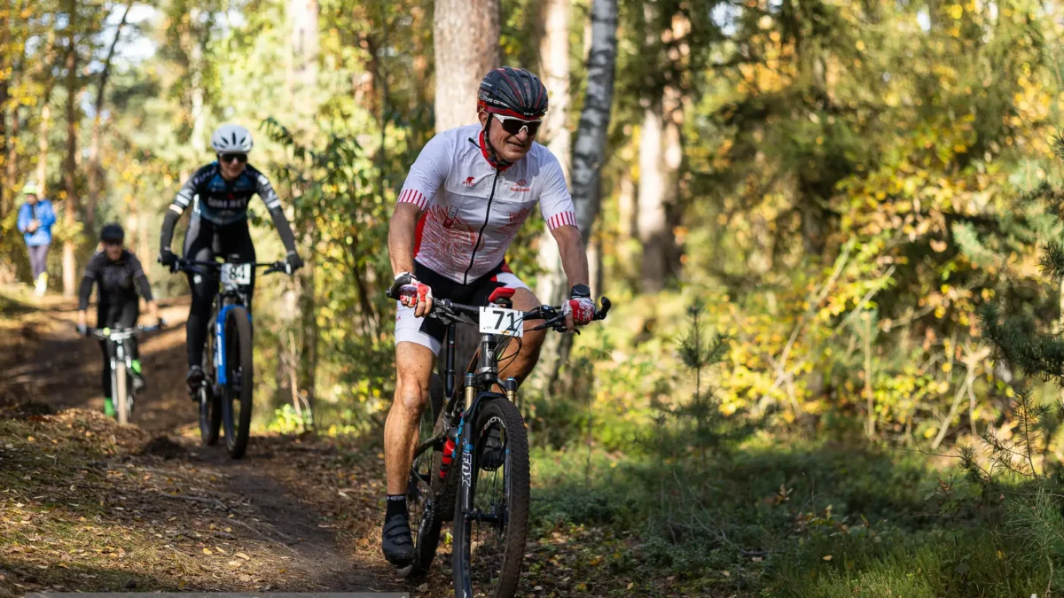 Strzała Topoli: Gracjan Szeląg wygrywa pierwszy wyścig Zimowego Grand Prix MTB