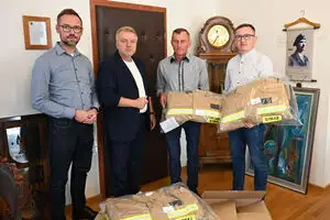Strażacy ochotnicy z gminy Raszków otrzymali nowe ubrania specjalne