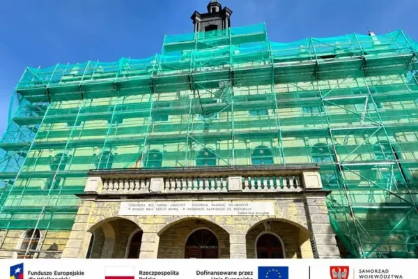 Ostrów Wielkopolski: XIX-wieczny Ratusz przechodzi gruntowną metamorfozę