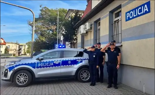 Policjanci z Ostrowa Wielkopolskiego uczcili pamięć zmarłego funkcjonariusza