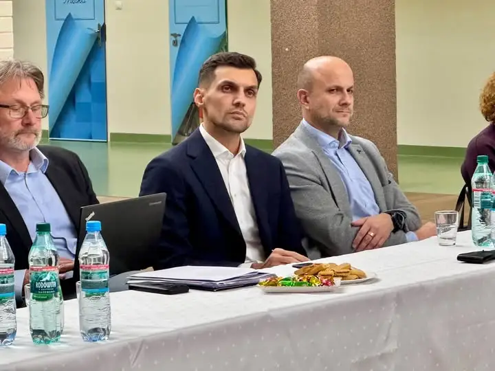Ostrów Wielkopolski: spotkanie władz miasta z mieszkańcami Osiedla Jana Pawła II