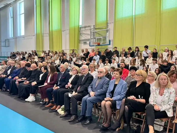 Szkoła Podstawowa nr 9 w Ostrowie Wielkopolskim świętuje 25-lecie nadania imienia Jana Pawła II