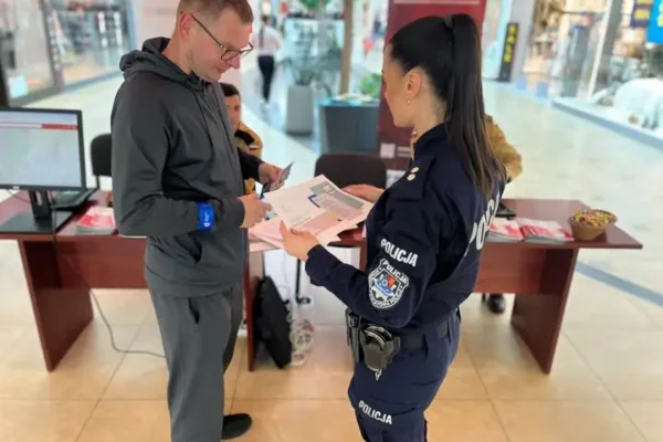 Ostrowska Policja szkoli rodziny w ramach krajowego treningu bezpieczeństwa