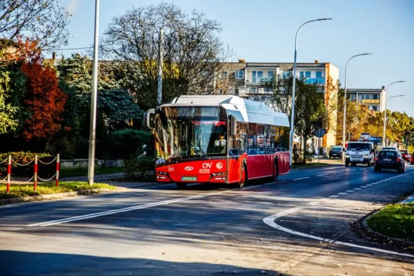 MZK Ostrów Wielkopolski ma nowe elektryki. Mieszkańcy wybrali nazwy: Voltuś, Prądolino i Elektra