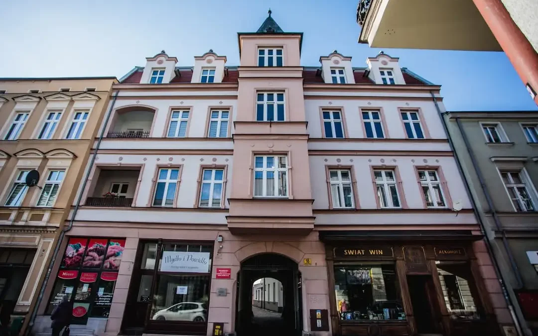 Wrocławska 18: dom dwóch niezwykłych sióstr – pisarki i pionierki jogi