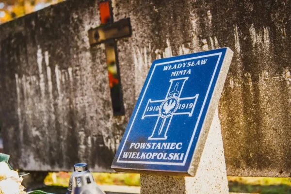 Ostrów Wielkopolski: trwa akcja bezpłatnego oznakowania grobów Powstańców Wielkopolskich