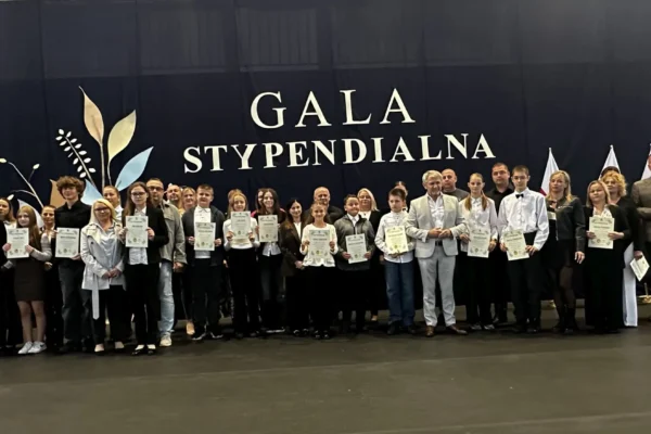 Gmina Sośnie nagrodziła 126 uczniów i sportowców. Łącznie 75 200 zł